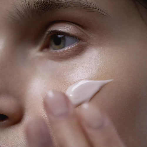Apply two or three times a week in a thick layer