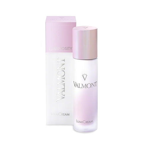 It instantly diffuses light, smooths texture, and gives your complexion a mother-of‑pearl sheen