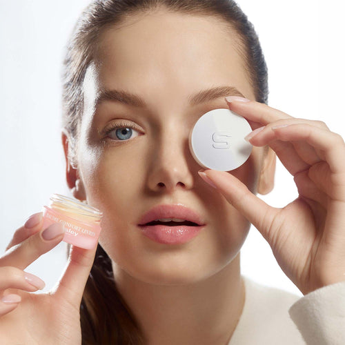 Restorative balm revives the beauty of the lips