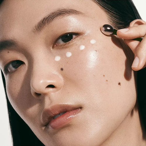 Contains antioxidants to protect skin