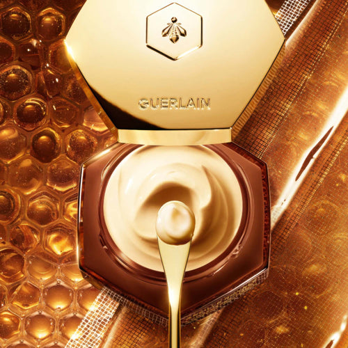 Luxurious night cream featuring revolutionary filler-texture technology