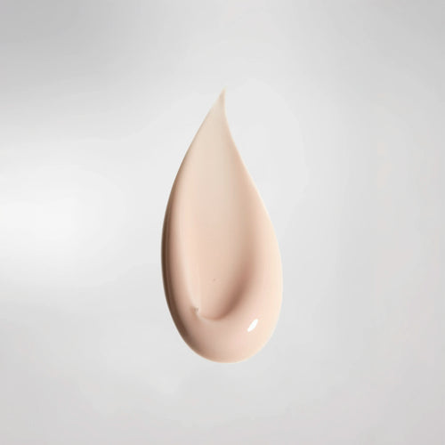Its rosy emulsion texture transforms on the skin's surface into a fresh and melting gel