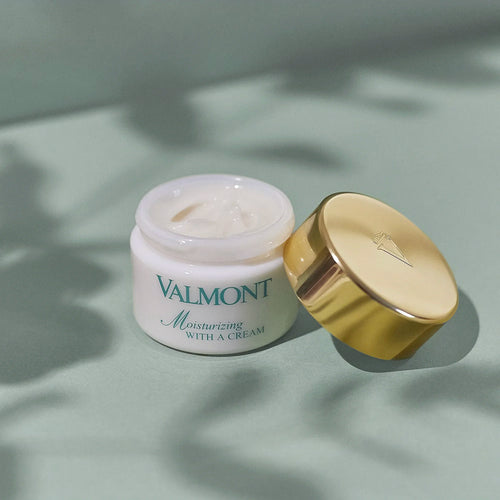 It visibly smooths and plumps skins as it hydrates and refreshes skin