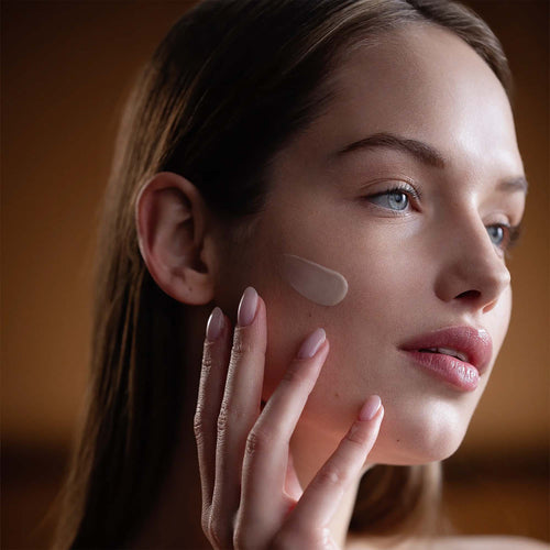 Apply 2-3 pumps to clean, dry face, neck