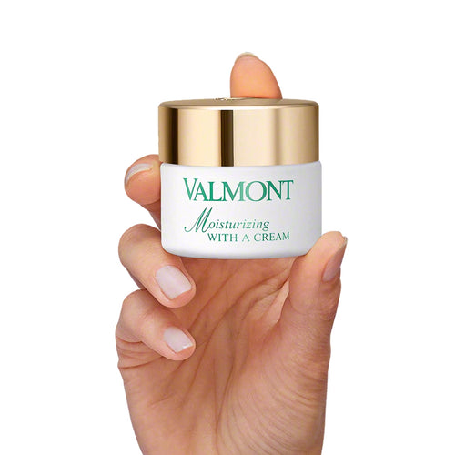 This luxurious formula provides 24-hour continuous hydration 