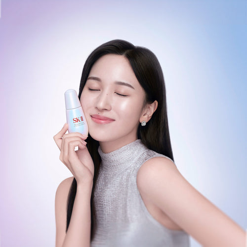Apply evenly onto your face 