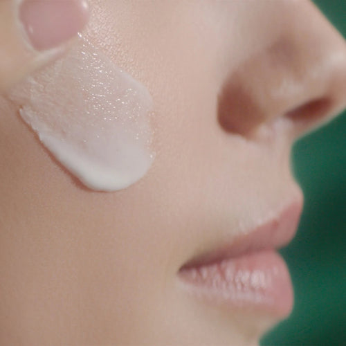 Adapts to suit the needs of all skin types to help the skin function more optimally