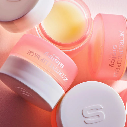 The lips are visibly soothed, intensely nourished and moisturized